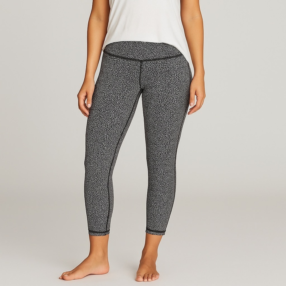 🍋 LULULEMON Wunder Under Crop III - Scatter Star Arctic Grey/Black (Size 6) 🍋 - Picture 2 of 8